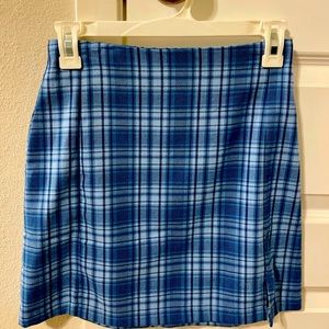 Super cute blue plaid mini skirt with slight slit on the side.